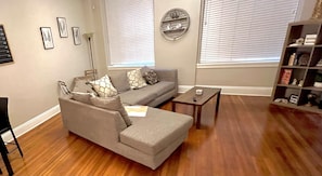 Living area - NOLA 2 bed downtown suite (New Orleans)