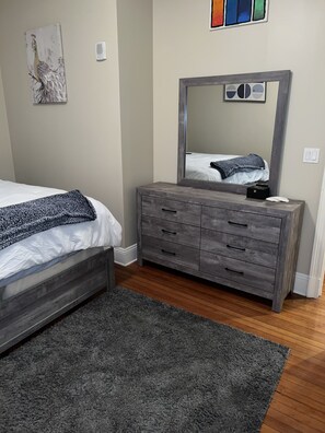 2 bedrooms, WiFi, bed sheets, wheelchair access