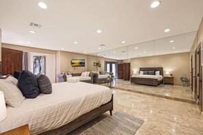 6 bedrooms, desk, iron/ironing board, travel crib