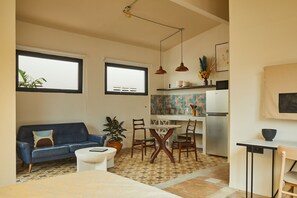 Luksusstudiosviitti | Oleskelualue | 43–tuumainen äly-TV, jossa digitaalikanavat