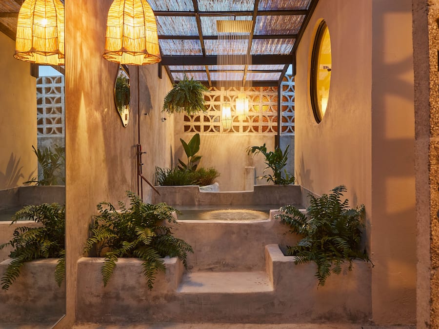 Suíte estúdio romântica | Banheiro | Produtos de toalete grátis, secador de cabelo, toalhas de banho