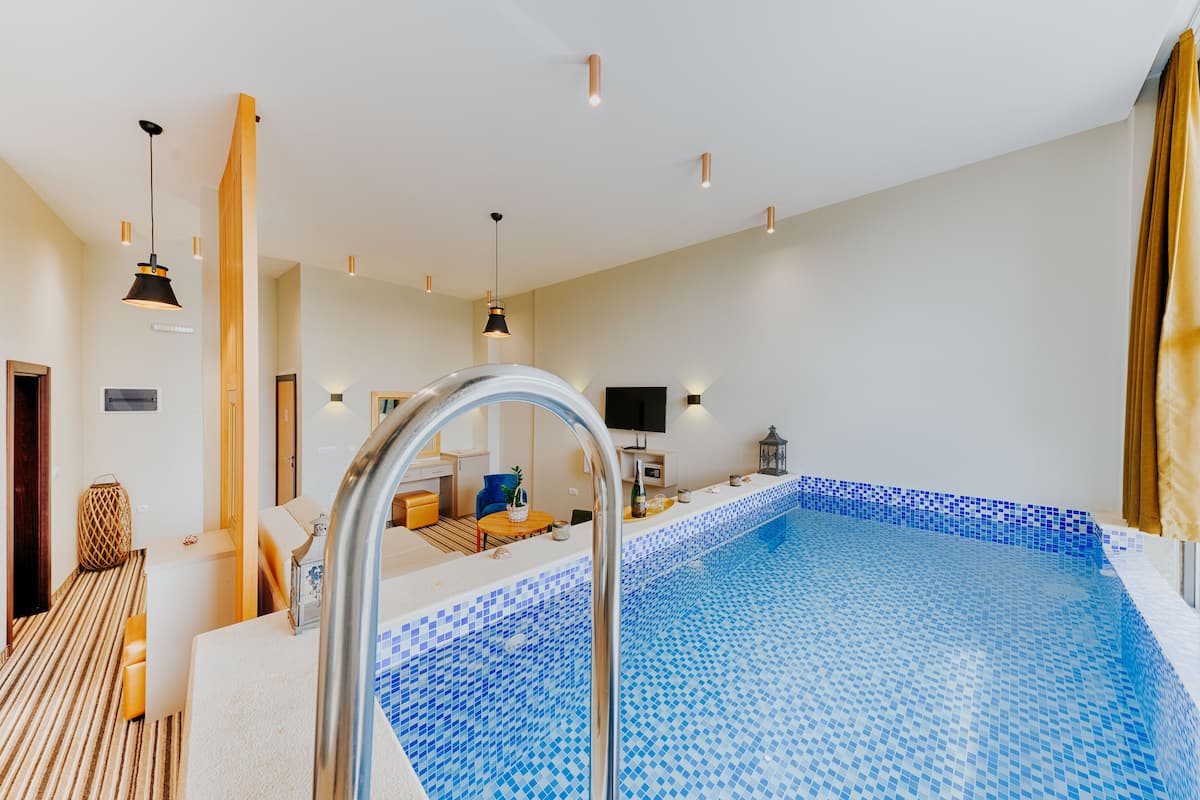 Luxury Studio Suite | Egyptian cotton sheets, premium bedding, memory foam beds, minibar