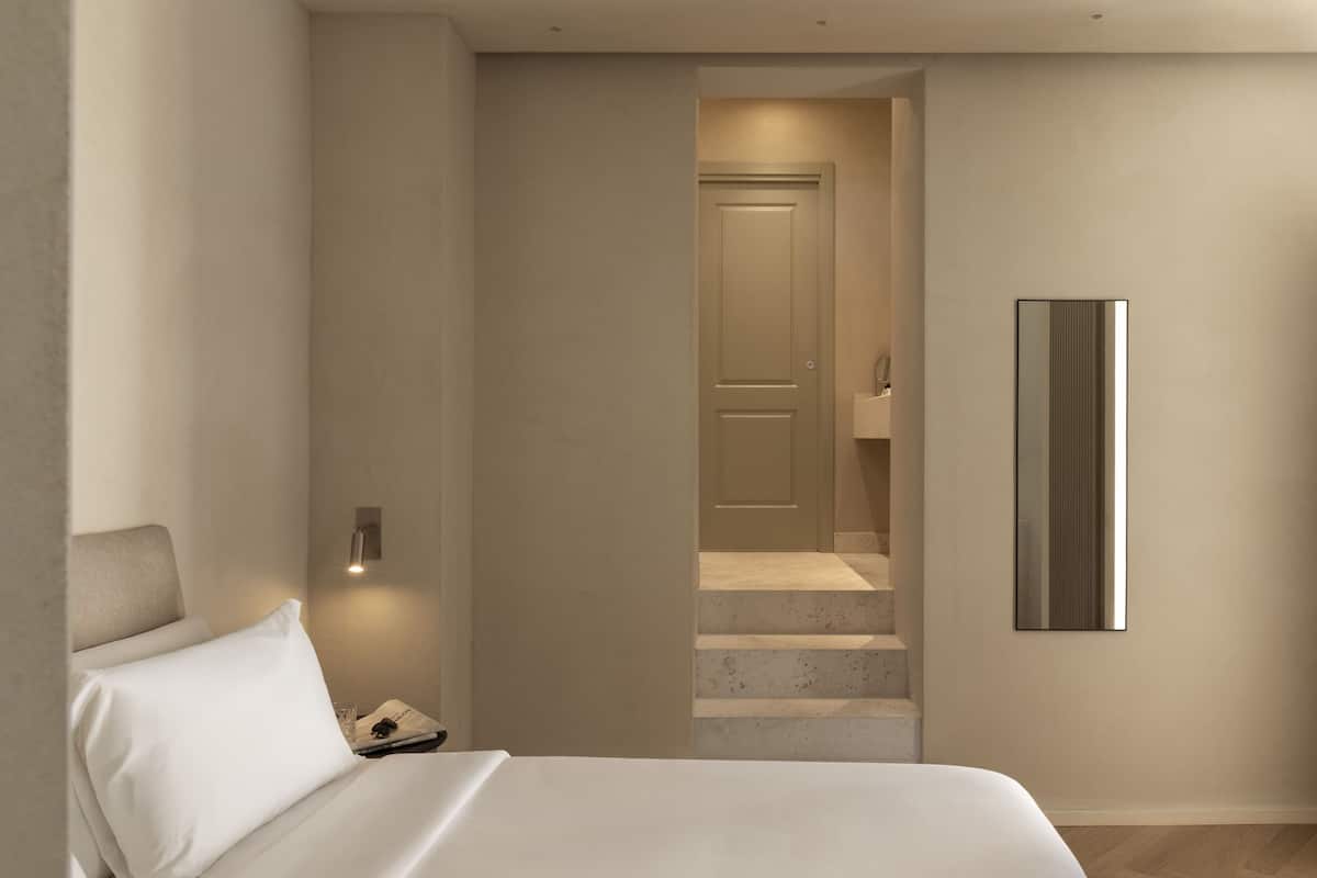 Double Room Via Del Corso 525 | Caja de seguridad en la habitación y insonorización