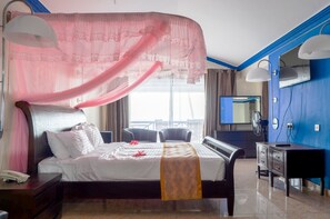 Suite, balkong, sjøutsikt | Skrivebord, barnesenger (inkludert), wi-fi (inkludert) og sengetøy