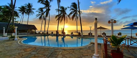 2 outdoor pools, pool umbrellas, pool loungers