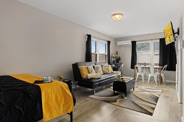 2 bedrooms, desk, iron/ironing board, free WiFi