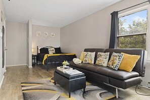 2 bedrooms, desk, iron/ironing board, free WiFi