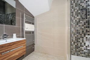 Apartment | Bathroom