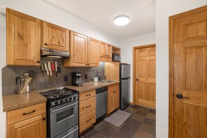 Condo, 1 Bedroom | Private kitchen