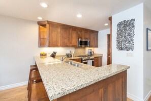 Condo, 3 Bedrooms | Private kitchen | Fridge, oven, coffee/tea maker, toaster