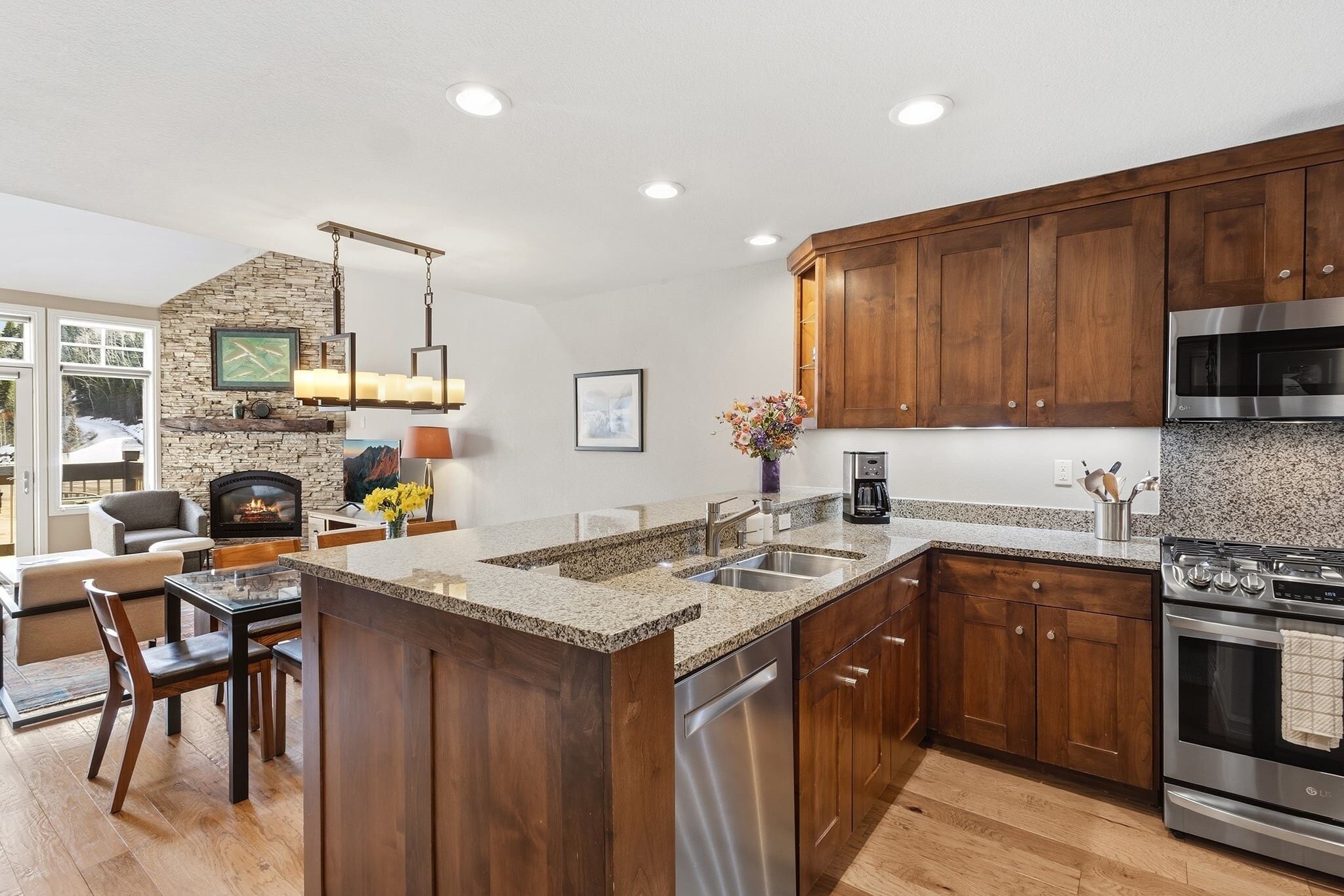 Condo, 3 Bedrooms | Private kitchen | Fridge, oven, coffee/tea maker, toaster