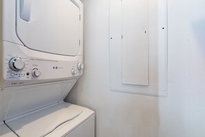 Condo, 3 Bedrooms | Interior