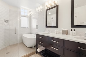 Condo, 3 Bedrooms | Bathroom | Towels