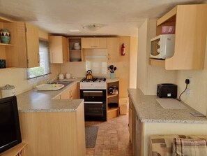 Cabin, Multiple Beds | Private kitchen | Fridge, microwave, oven, stovetop