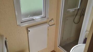 Cabin, Berbilang Katil | Bilik Mandi | Pancuran mandi