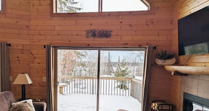Room to gather inside and out with Rainy Lake access!