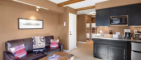 Condo, 1 Bedroom | Living area