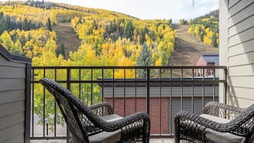 Condo, 2 Bedrooms | Property grounds