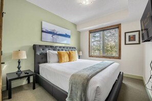 3 bedrooms, free WiFi, bed sheets - The Sable Forest Side | Pool | Hot Tub | Top Floor (Radium Hot Springs)