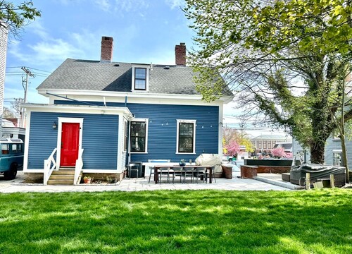Downtown Historic Home - Free Parking & Backyard!