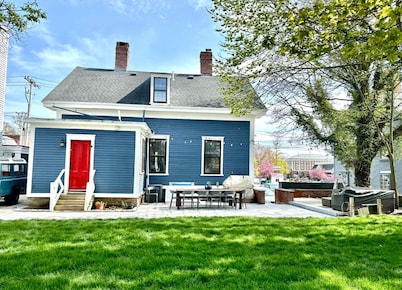 Downtown Historic Home - Free Parking & Backyard!