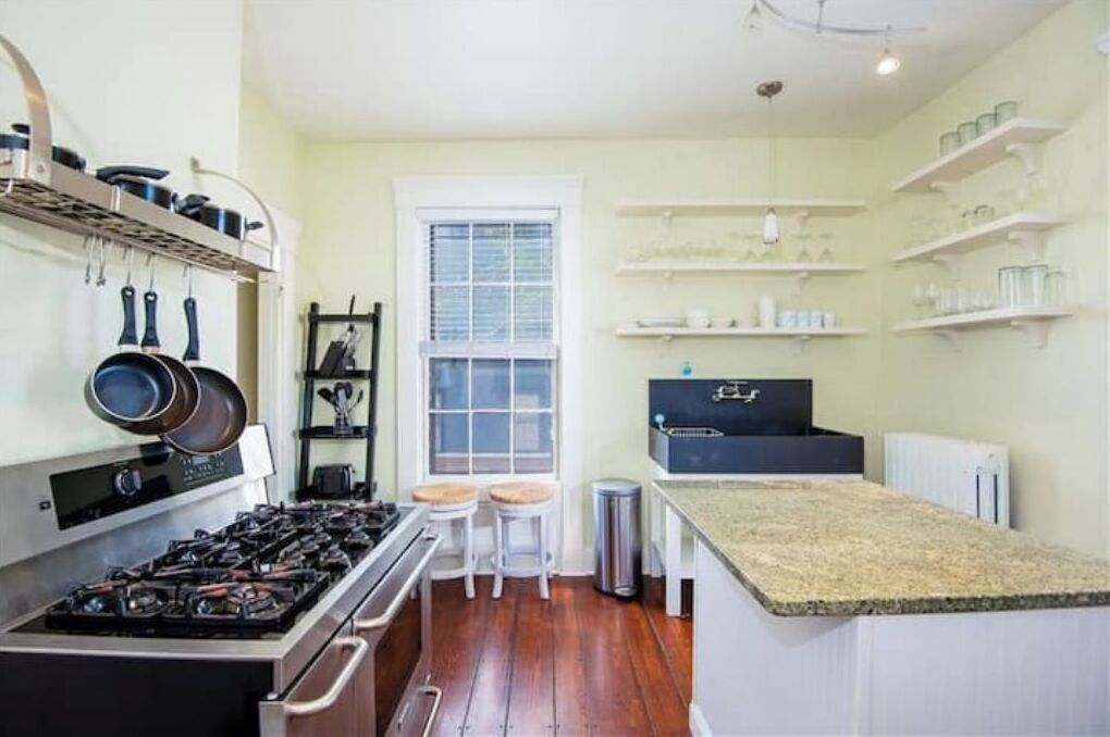 Frigorífic, microones, forn i placa de cuina 