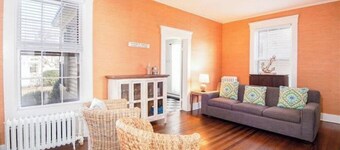 Downtown Historic Home - Free Parking & Backyard!