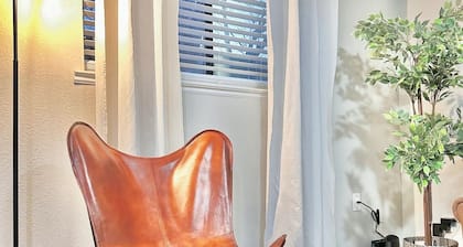 Stylish near Stadiums, 6 Flags, Parking, Wifi.