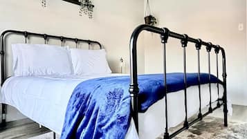 1 bedroom, in-room safe, desk, iron/ironing board