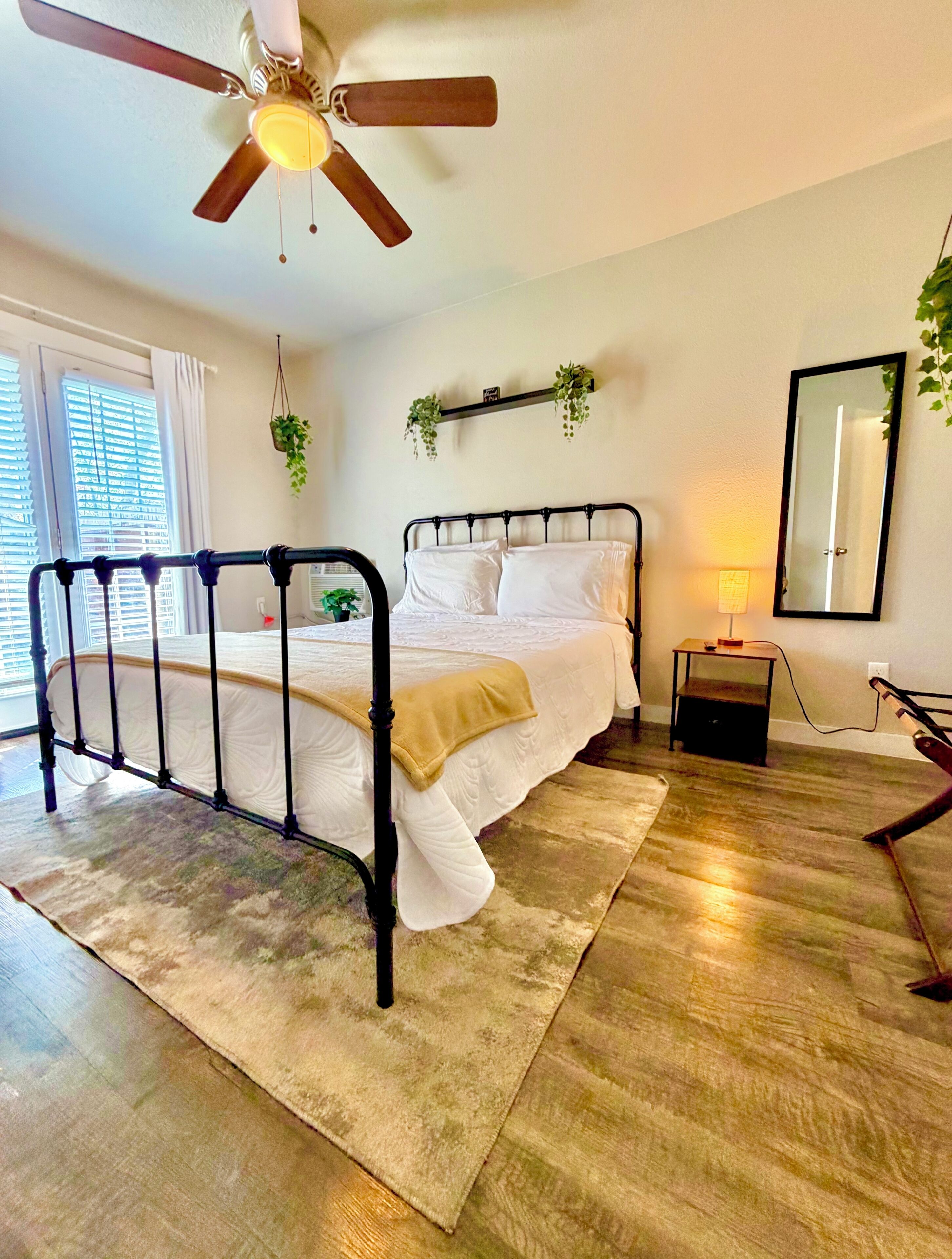 1 bedroom, in-room safe, desk, iron/ironing board