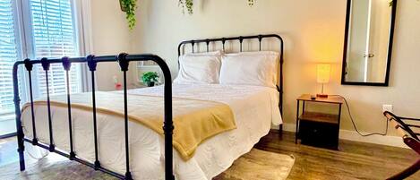 1 bedroom, in-room safe, desk, iron/ironing board