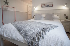 2 bedrooms, premium bedding, iron/ironing board, bed sheets - The Old Spa - 2 Bedroom Cottage - Pleasant Valley (Narberth)