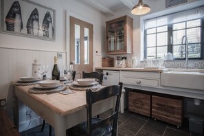 Microwave, oven, stovetop, dishwasher - The Old Spa - 2 Bedroom Cottage - Pleasant Valley (Narberth)