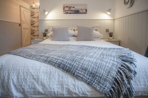 2 bedrooms, premium bedding, iron/ironing board, bed sheets - The Old Spa - 2 Bedroom Cottage - Pleasant Valley (Narberth)