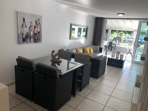 50-inch Smart TV with cable channels, TV, Netflix