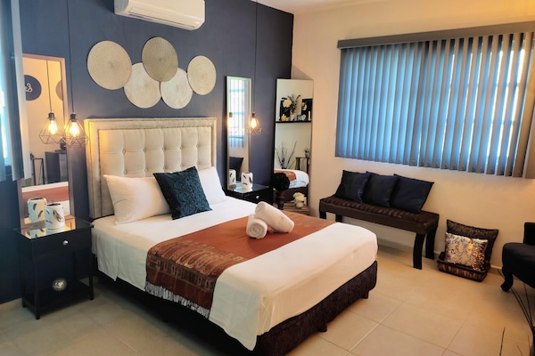 Deluxe Room | Laptop workspace, free WiFi, bed sheets