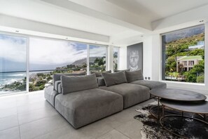 Smart TV - The View CampsBay w/inifinity pool -5 mins from Beach (Cape Town)