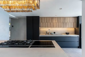 Private kitchen - The View CampsBay w/inifinity pool -5 mins from Beach (Cape Town)