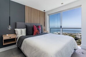 6 bedrooms, WiFi, bed sheets - The View CampsBay w/inifinity pool -5 mins from Beach (Cape Town)