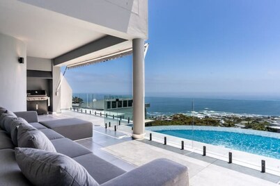 The View CampsBay w/inifinity pool -5 mins from Beach