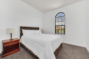 3 bedrooms, iron/ironing board, WiFi, bed sheets - Big Screen Movie Nights! Champions Gate Resort Close 2 Disney! 8165 (Davenport)