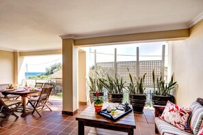 Outdoor dining - 2 La Mer - Side-sea & garden view (KwaZuluNatal,)