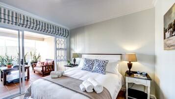 2 makuuhuonetta, tallelokero huoneessa, silitysrauta/-lauta