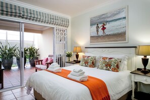2 bedrooms, in-room safe, iron/ironing board, travel crib - 2 La Mer - Side-sea & garden view (KwaZuluNatal,)