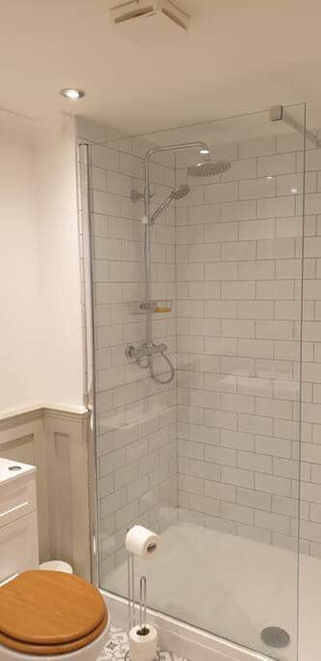Apartment, Multiple Beds | Bathroom | Shower, towels