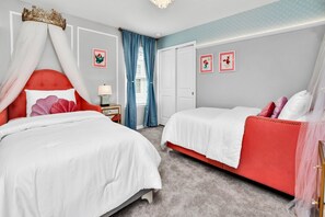 8 bedrooms, iron/ironing board, WiFi, bed sheets - Spacious 8 Bed Pool Home with Spa-3516LD (Davenport)