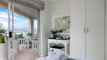 3 bedrooms, in-room safe, iron/ironing board, travel cot