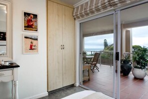 2 bedrooms, bed sheets