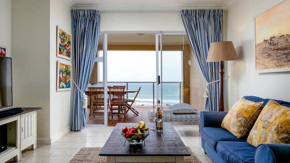 Smart TV, books, stereo