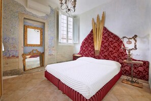 4 Schlafzimmer, Schreibtisch, Bügeleisen/Bügelbrett, Reisekinderbett